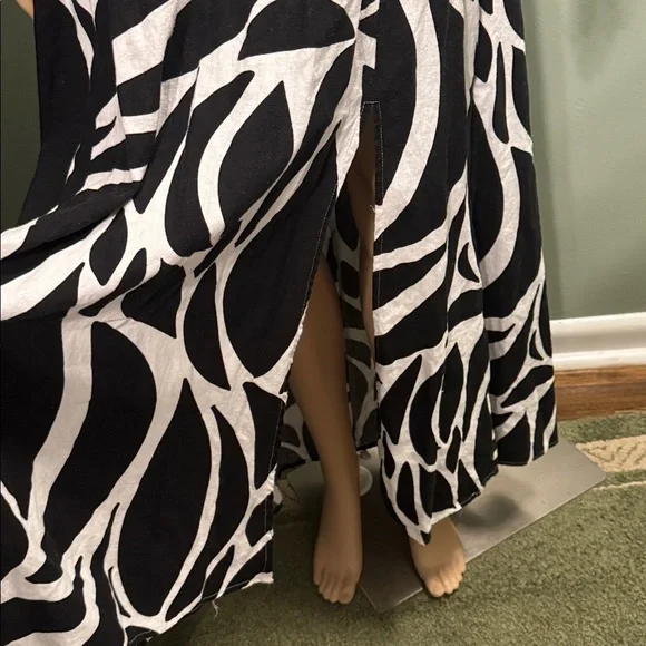 Black and White open back Maxi Dress size XL - Picture 3 of 6